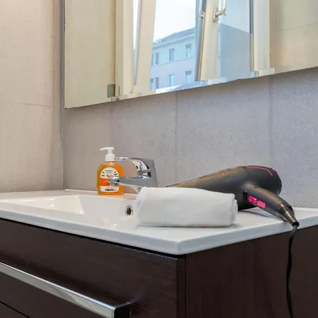 Gambara M1 - 15 Min To Duomo, Balcony, Ac&wifi Апартаменты